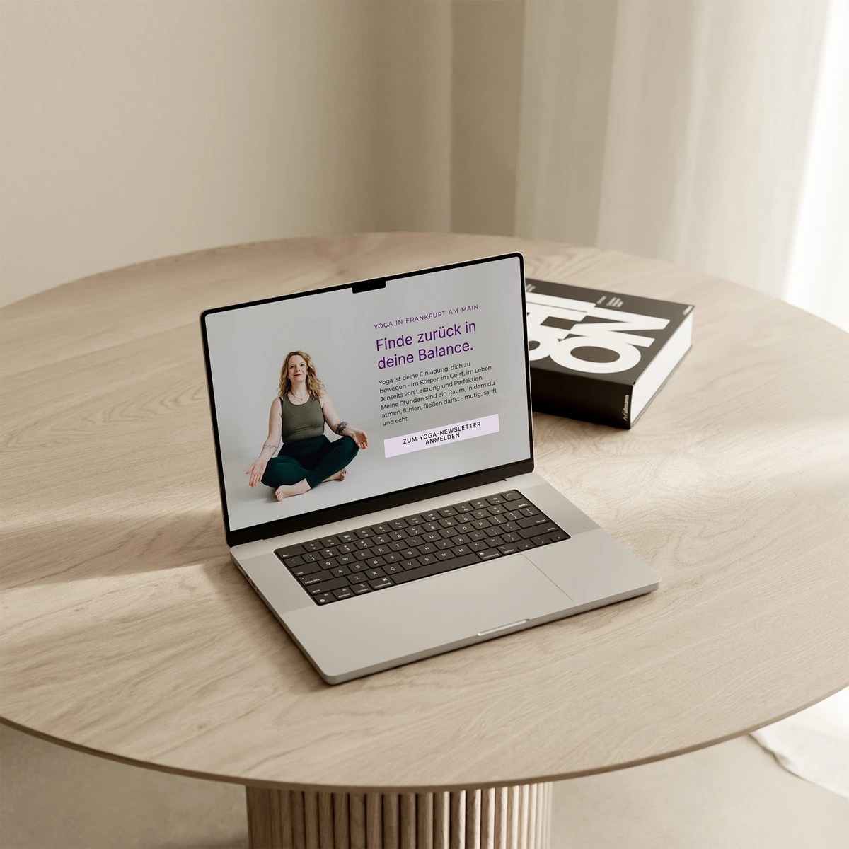 WordPress Website Design für Stefanie Finke Yoga. Strukturierte Website für Kurse, Angebote und Newsletter-Anmeldung.